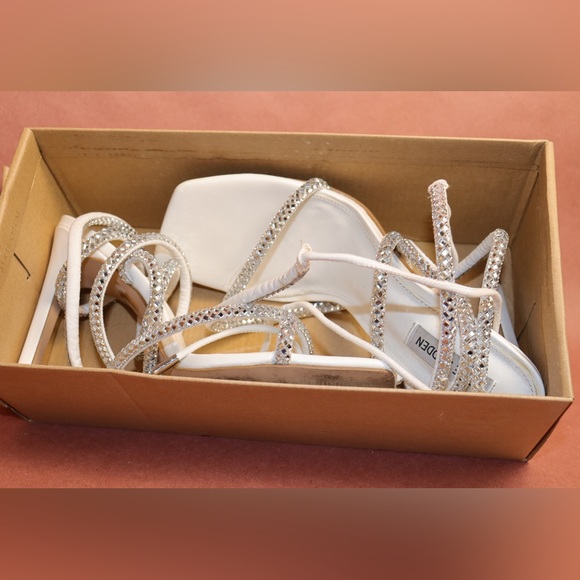 STEVE MADDEN with box UPLIFT Wrap up heel - Picture 3 of 15